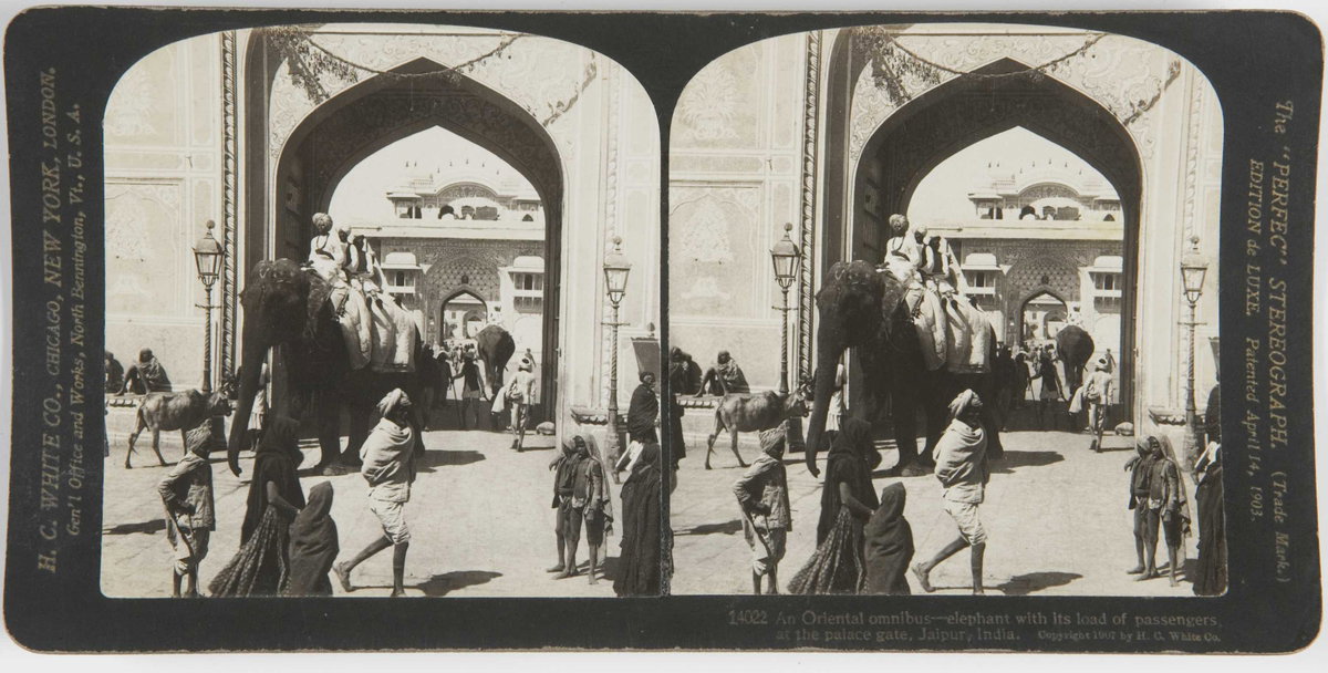 EU: An Oriental omnibus - elephant with its load of passengers at the palace gate, Jaipur, India (1900), Jaipur, India, 1900