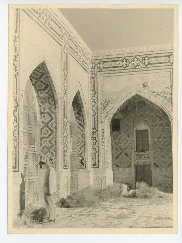 EU: At the yard of Medres, Samarkand, 1960 (1960), Samarkand, Uzbekistan, 1960