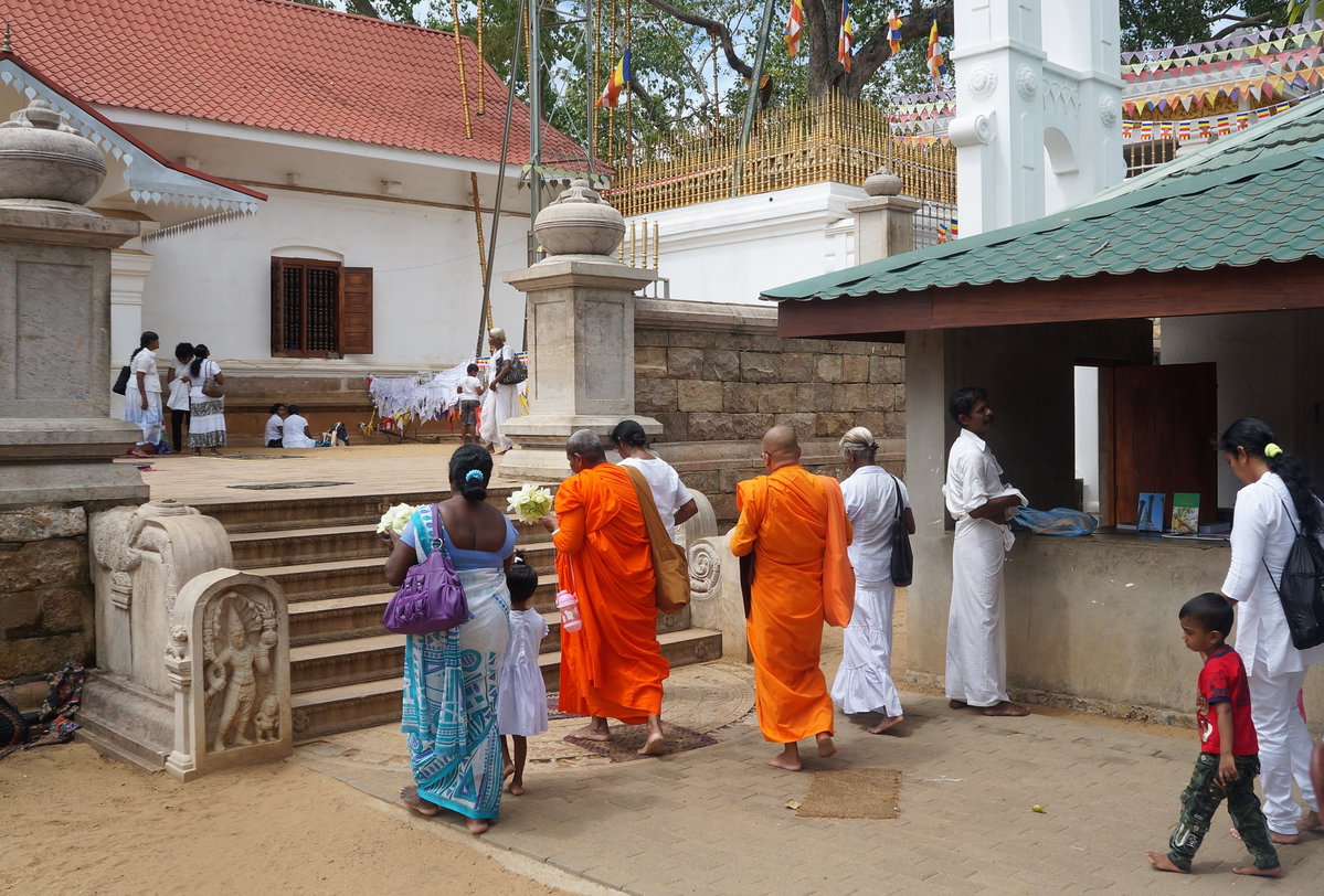 Ruwanwelisseya Dagoba, Anuradhapura, Sri Lanka, 2015