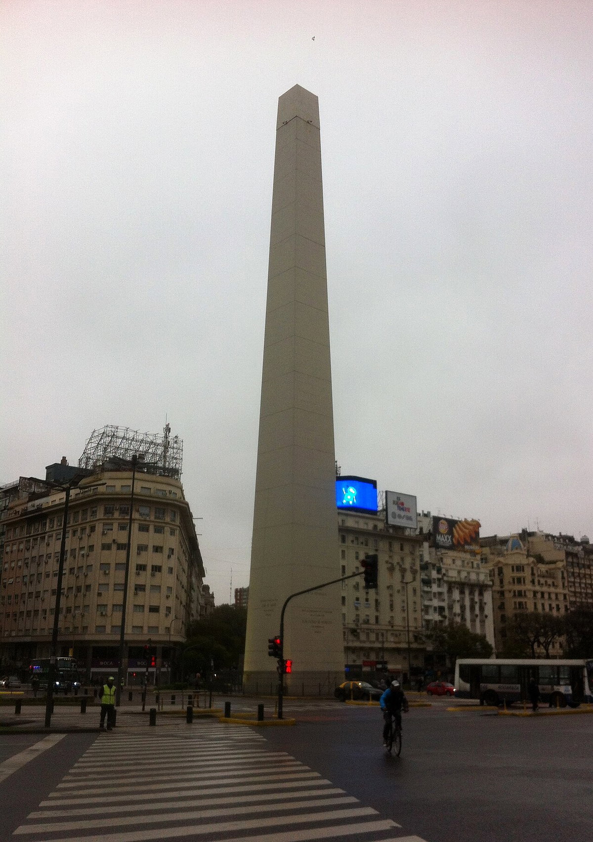 Obelisco de Buenos Aires sin punta, Buenos Aires, Argentina, 2015