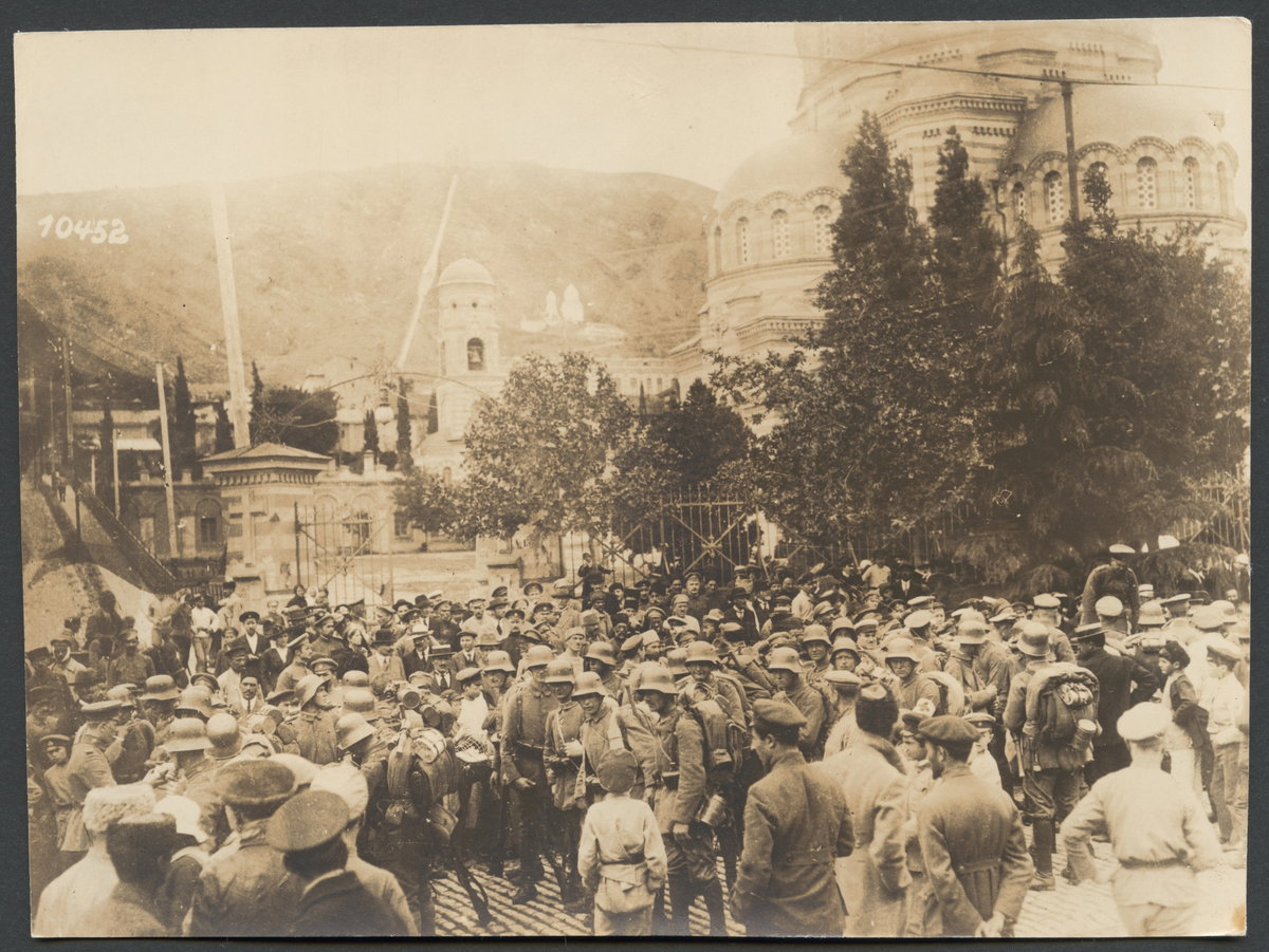 EU: German soldiers in front of Alexander Nevsky Cathedral, Tbilisi (1914), Tbilisi, Georgia, 1914