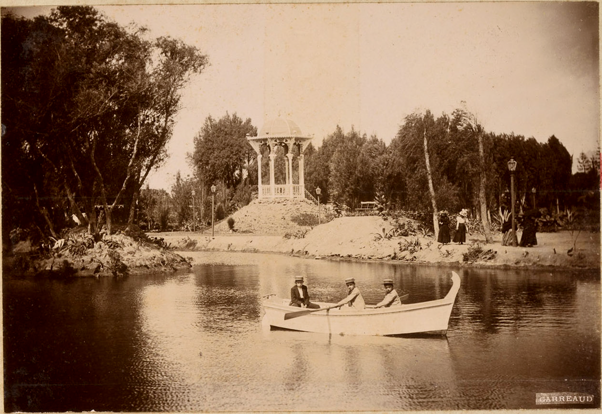 N° 435. Trujillo, Jardín de la Exposición, laguna y bote, Trujillo, Peru, 1900