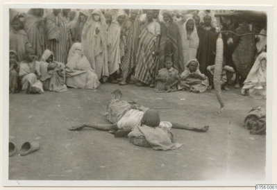 EU: ormtjusare, åskådare, man, fotografi, photograph (1924), Marrakesh, 1924