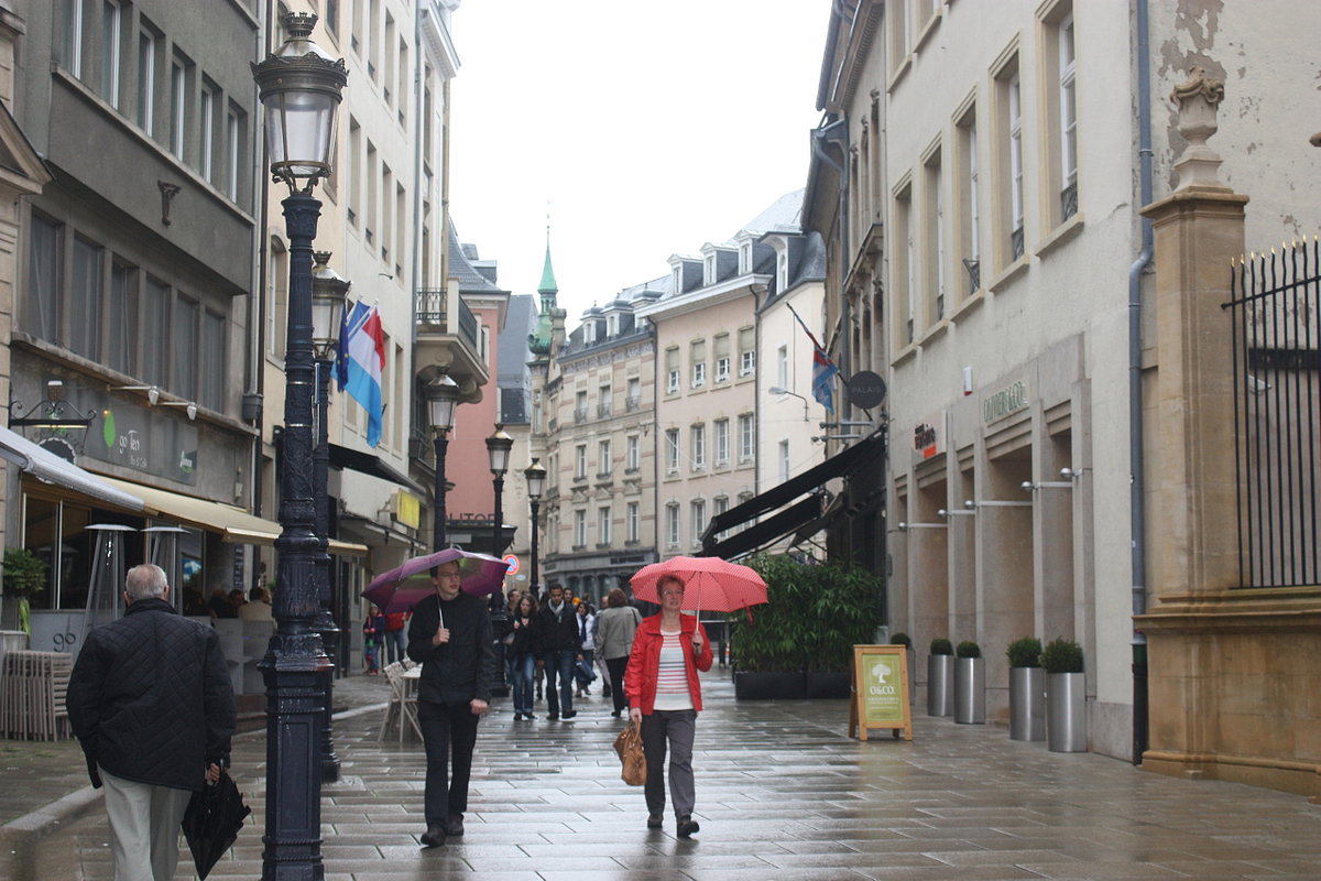 Luxemburg, die Rue du Marché-aux-Herbes, Luxembourg City, Luxembourg, 2013