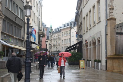 Luxemburg, die Rue du Marché-aux-Herbes, Luxembourg City, 2013