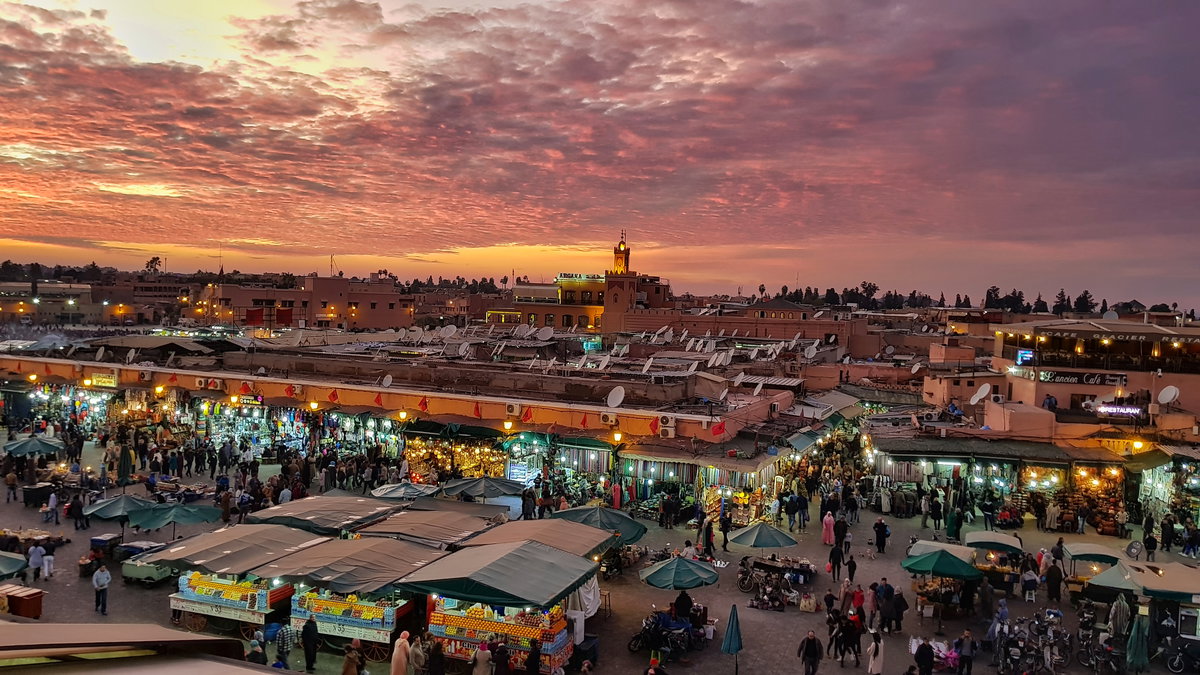 Coucher de soleil sur la place Jamaa El Fna, Marrakech, Morocco, 2017
