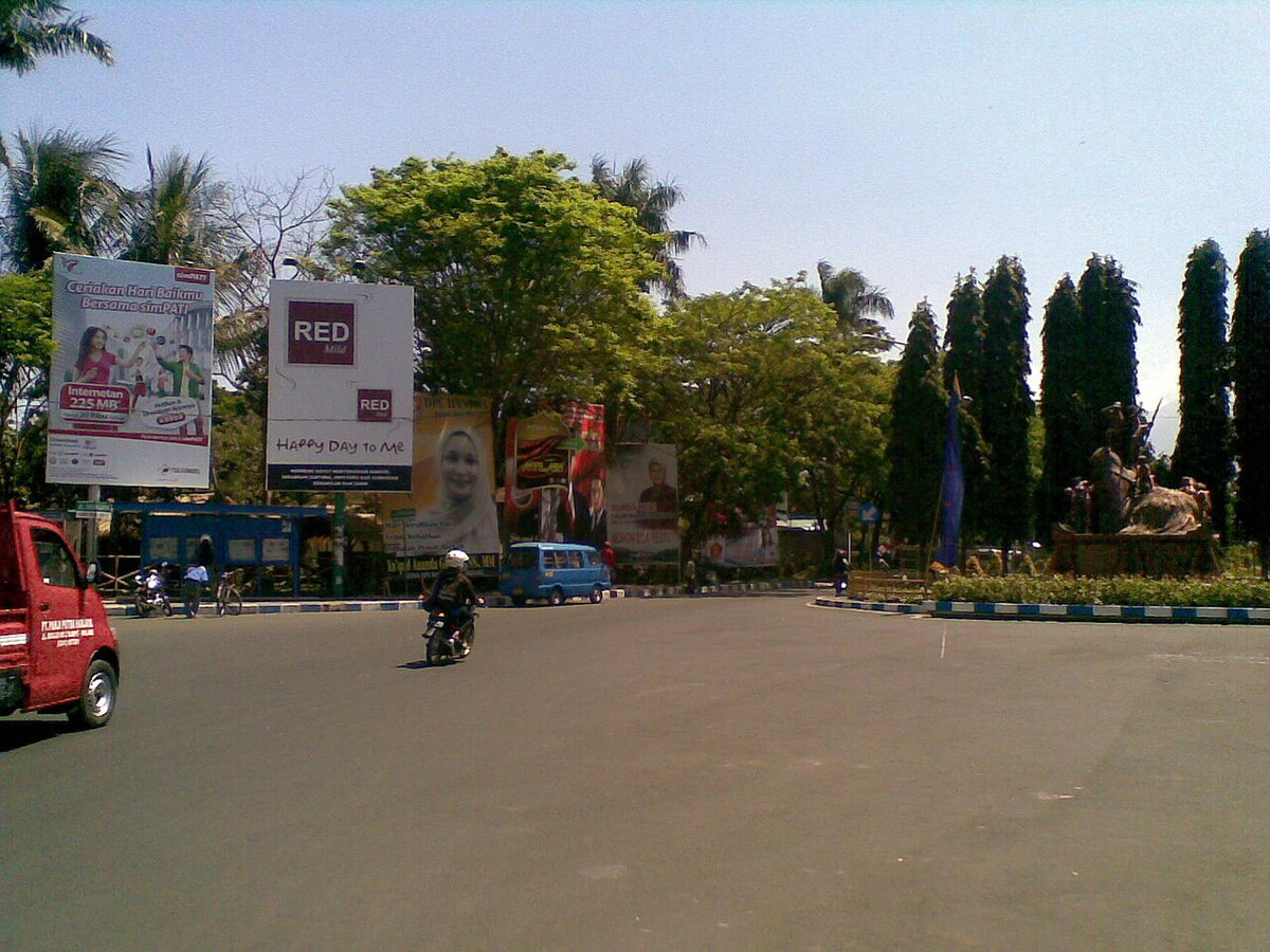 Depan Stasiun Kota Baru Malang Jawa Timur, Malang, Indonesia, 2012
