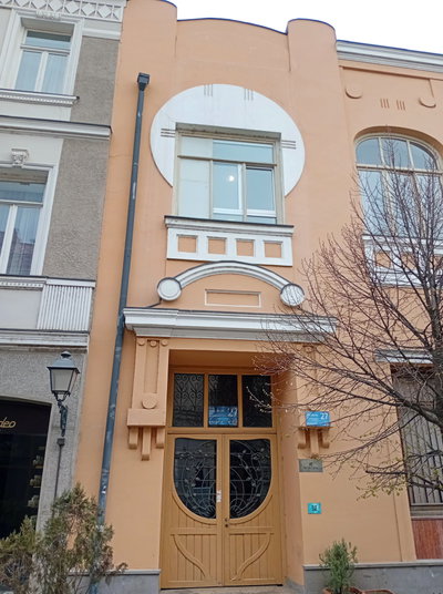 Entrance to 27 Davit Aghmashenebeli Avenue, Tbilisi, 2025