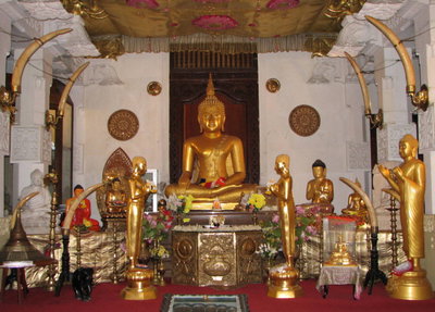 Temple of the tooth, Kandy — photos through time