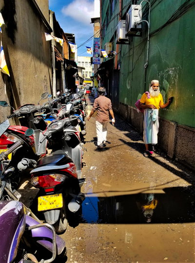 Reflecting guru, Colombo, 2018