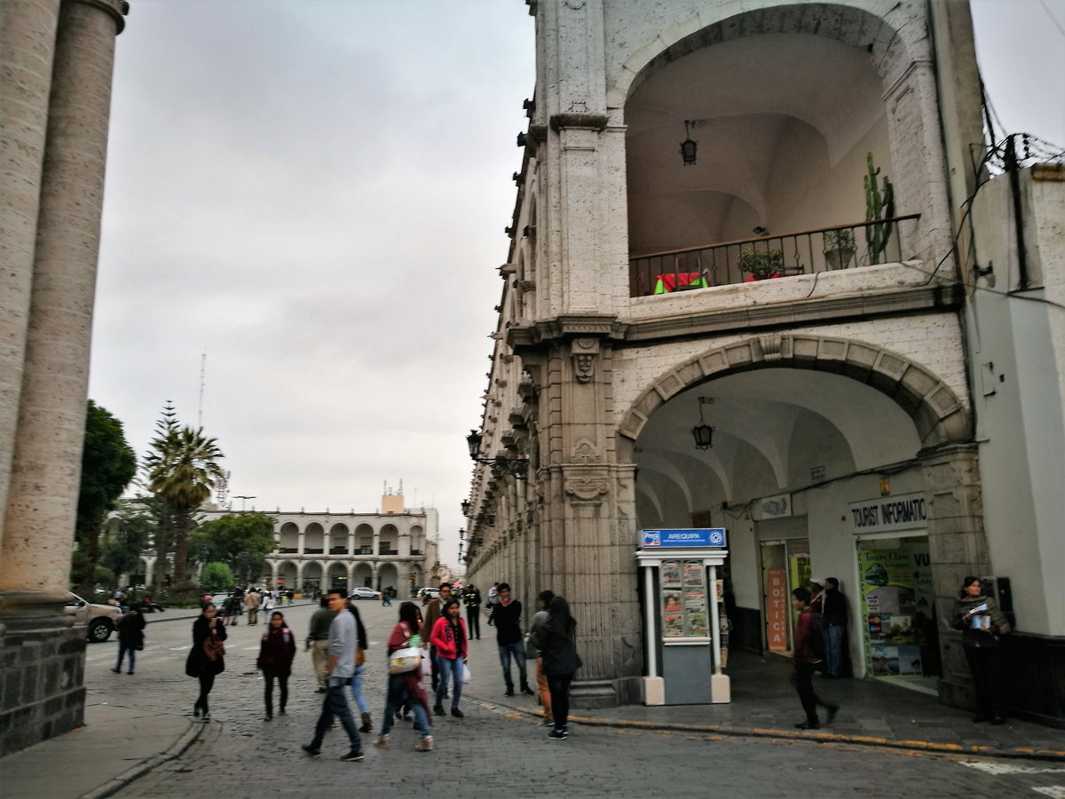 Plaza de Armas d'Arequipa des del carrer santa Catalina, Arequipa, Peru, 2017