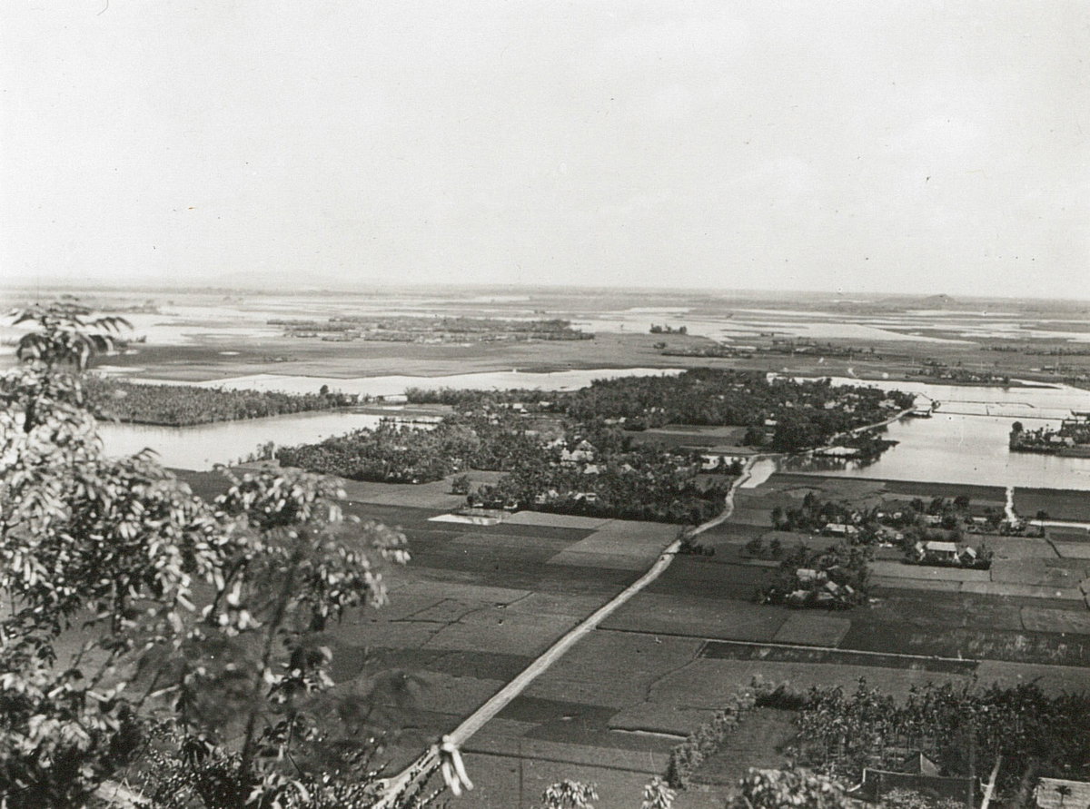 EU: Tongking, Vietnam. Delta-Ebene des Song Chai (Roter Fluß) bei Hanoi mit Reisflächen und Siedlungen (1930), Hanoi, Vietnam, 1930