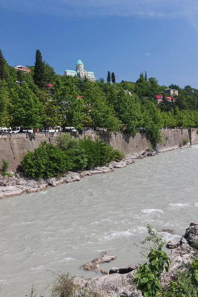 Kutaisi, Rzeka Rioni widziana z Mostu Łańcuchowego, Kutaisi, 2014