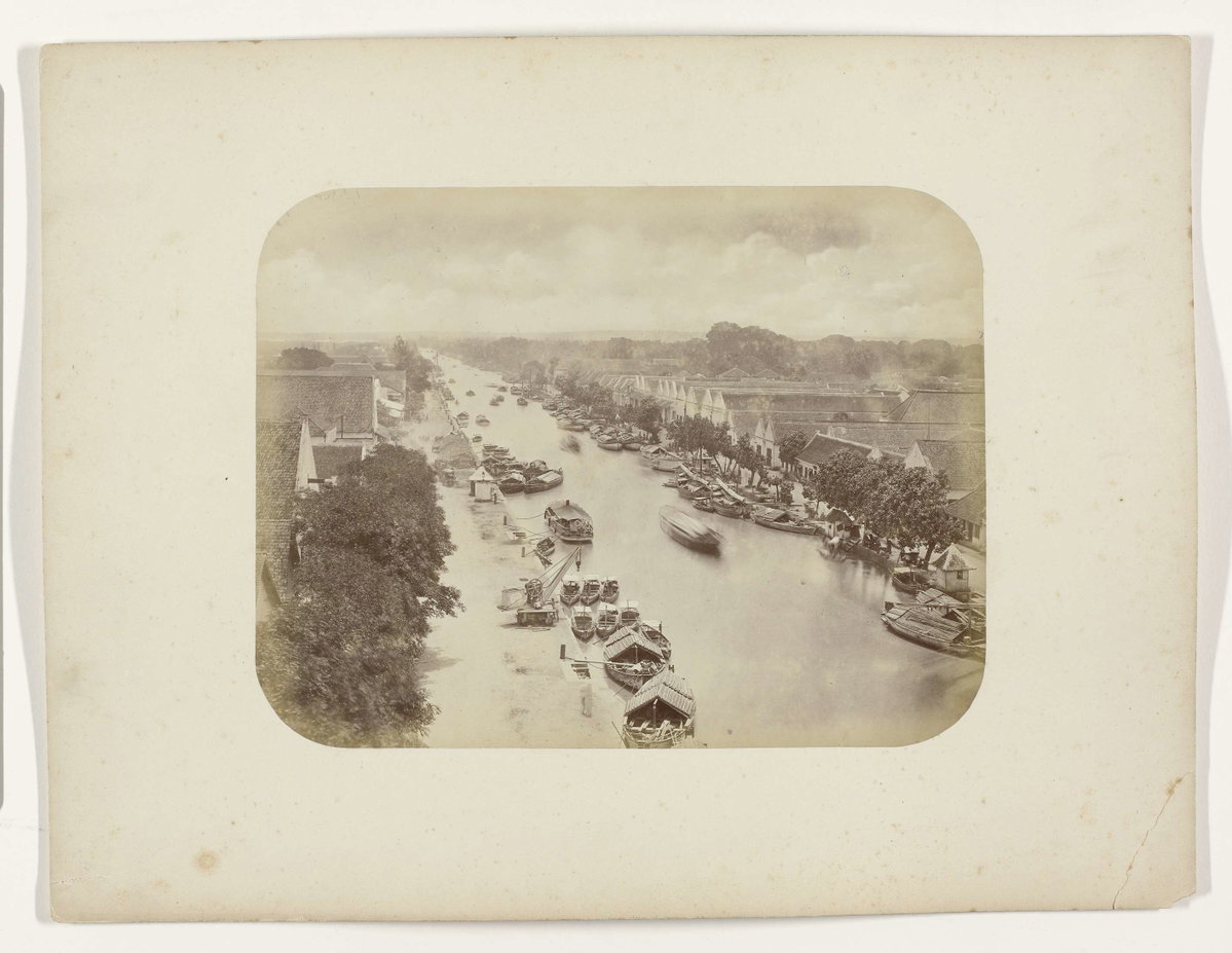 EU: Willemskade en Kampong Baroe langs de Kali Mas te Soerabaja (1880), Surabaya, Indonesia, 1880