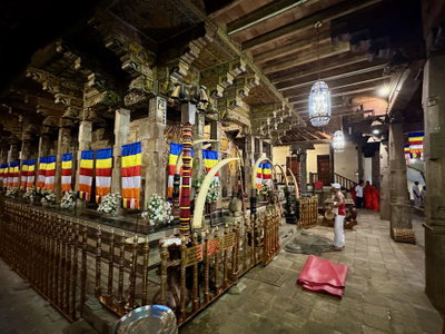 Temple de la Dent - Culte diari, Kandy, 2023