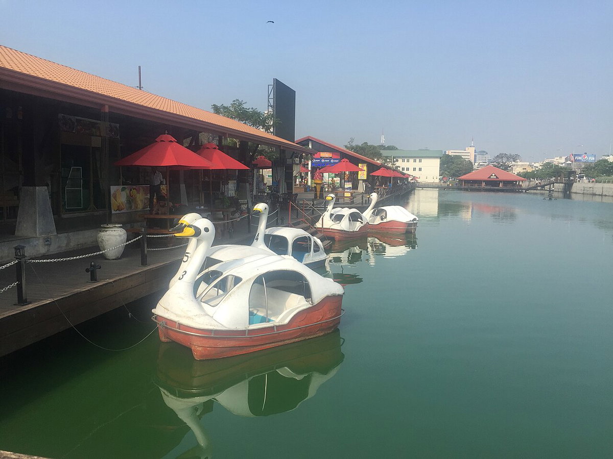 Pettah Floating Market 1, Colombo, Sri Lanka, 2016