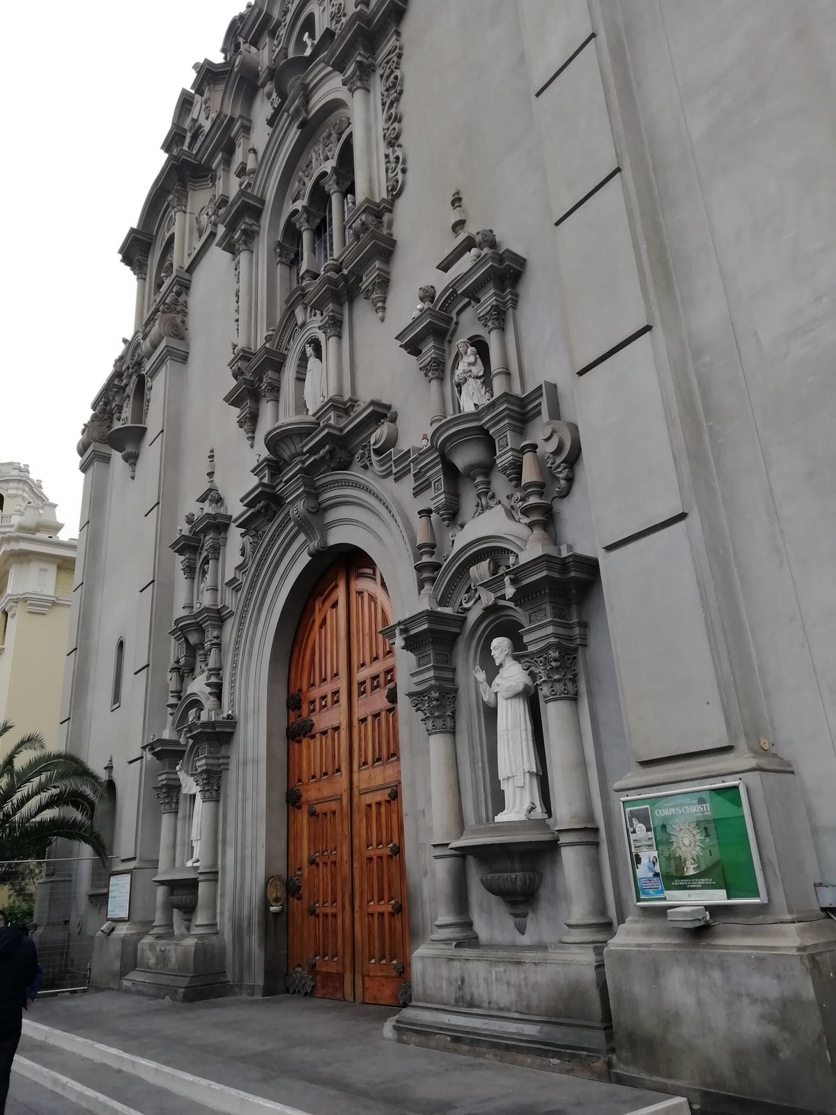Fachada Parroquia Virgen Milagrosa, Lima, Peru, 2019