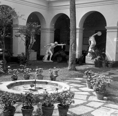 EU: Academia de Bellas Artes patio, Lima, photograph (1947), Lima, 1947