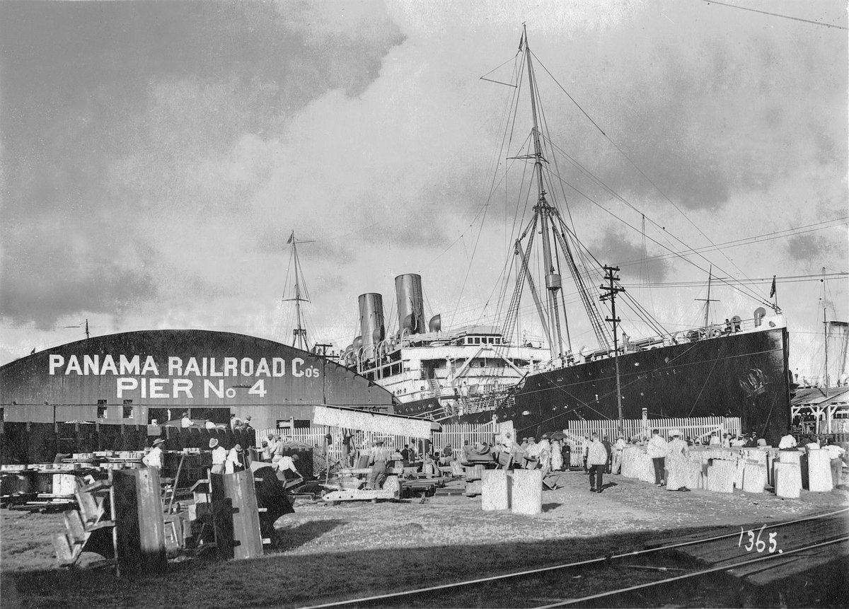 EU: Panama Stadt/ Panama: Der Luxusdampfer Moltke im Hafen bei der Be- und Entladung (1915), Panama City, Panama, 1915