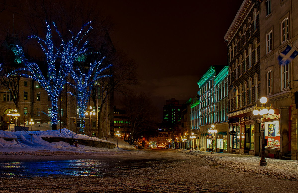 Place de l'Hôtel de ville prise dans la galce, Quebec City, Canada, 2015
