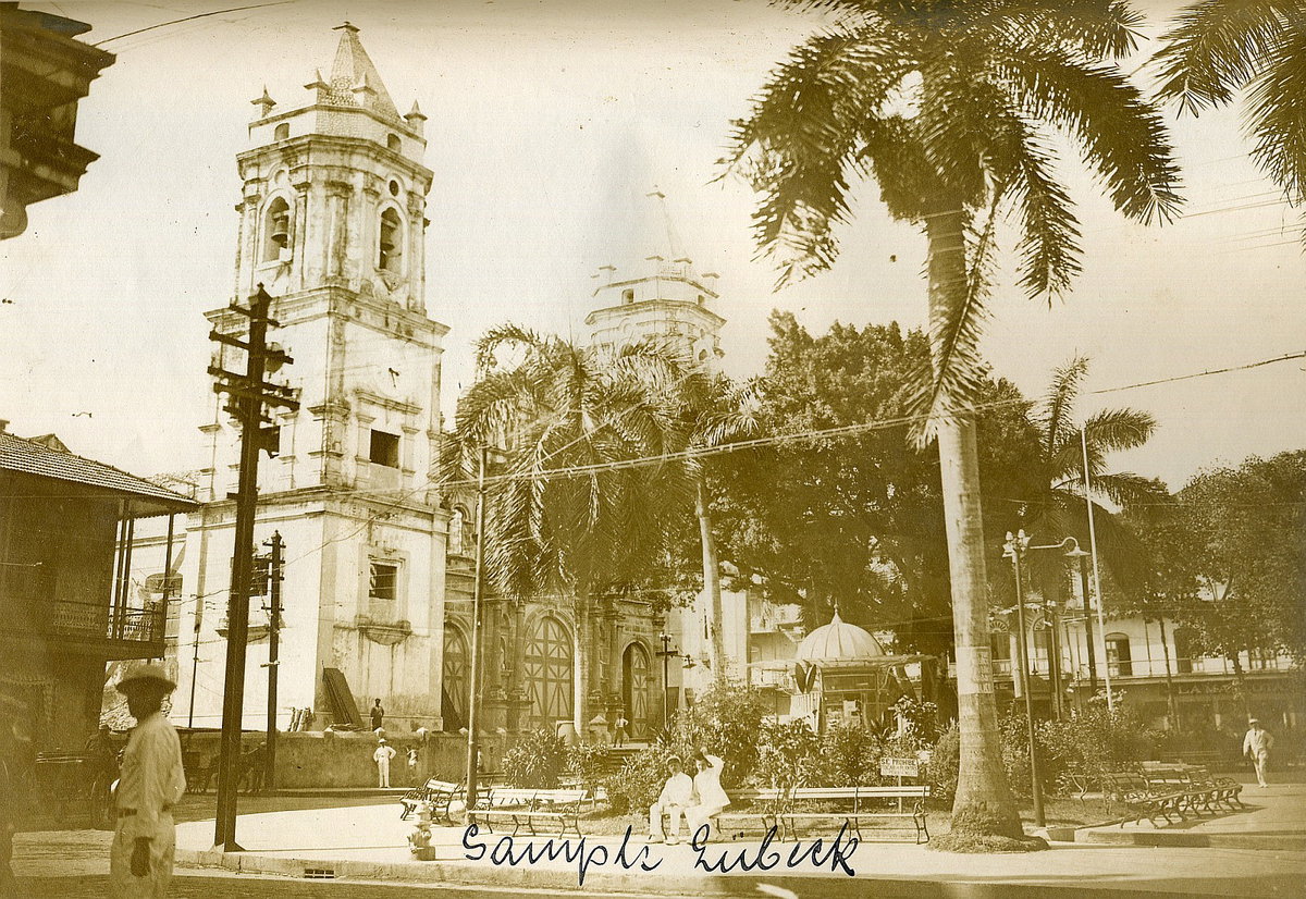 EU: Panama. Platz vor einer Kirche mit Doppelturmfassade (1915), Panama City, Panama, 1915
