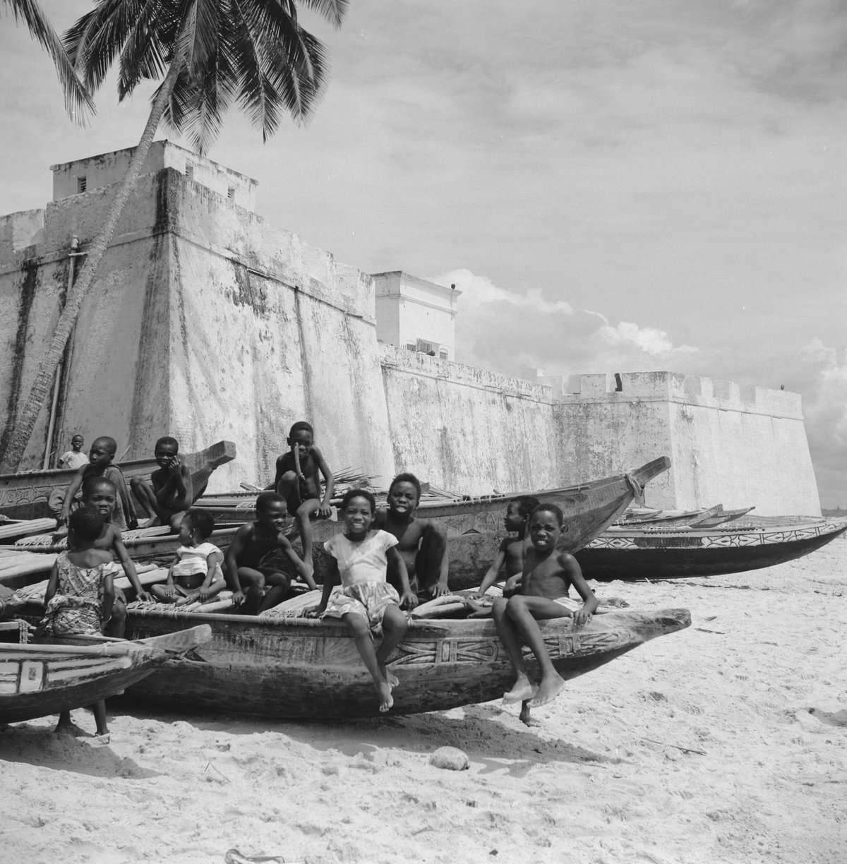 EU: Voormalige ingang tot Fort William, aan de oostzijde, Anomabu, Ghana, 1966