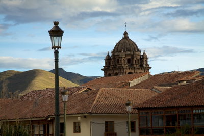 Peru - Cusco 077 - La Merced rising over Plaza de Armas, Cusco, 2012