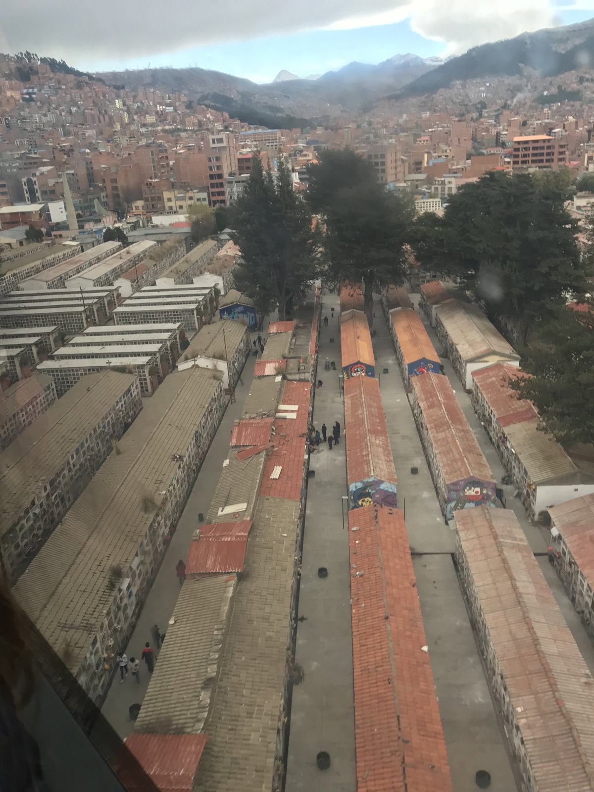 Vista desde el teleférico del Cementerio General de La Paz, La Paz, Bolivia, 2018