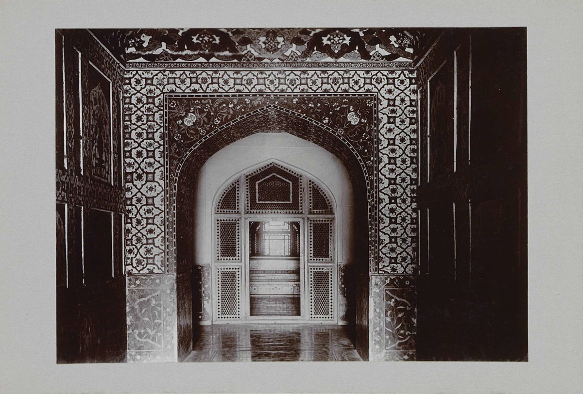 EU: Gedecoreerde doorgang in tempel te Lahore (1905), Lahore, Pakistan, 1905