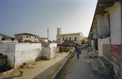EU: Overzicht met zuidoostgevel kerk (2000), Shama, 2000
