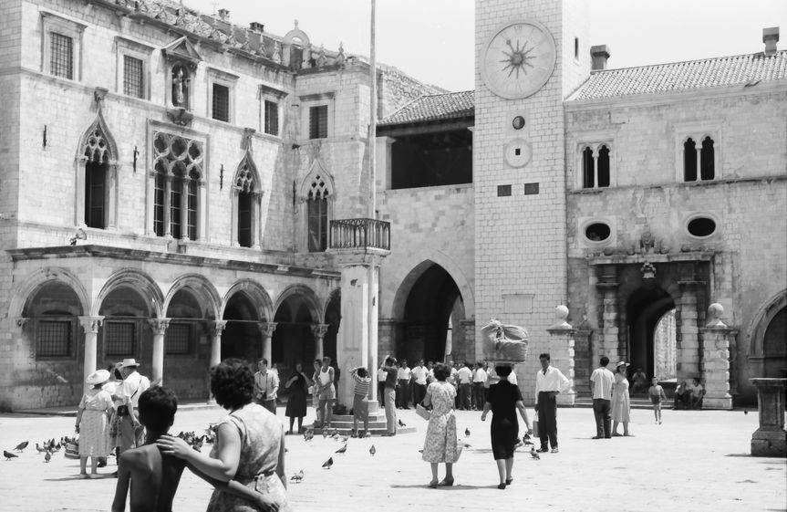 EU: Dubrovnik: Ploce-Tor und Teil des Sponza Palast (1961), Dubrovnik, Croatia, 1961