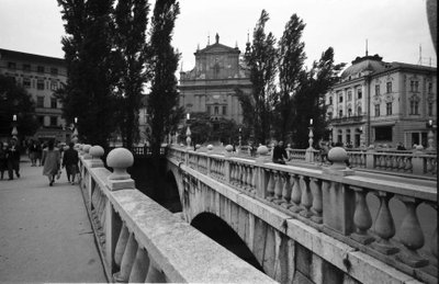 EU: Laibach, Ljubljana: Tromostovje mit Franziskanerkirche über die Laibach (1961), Ljubljana, 1961