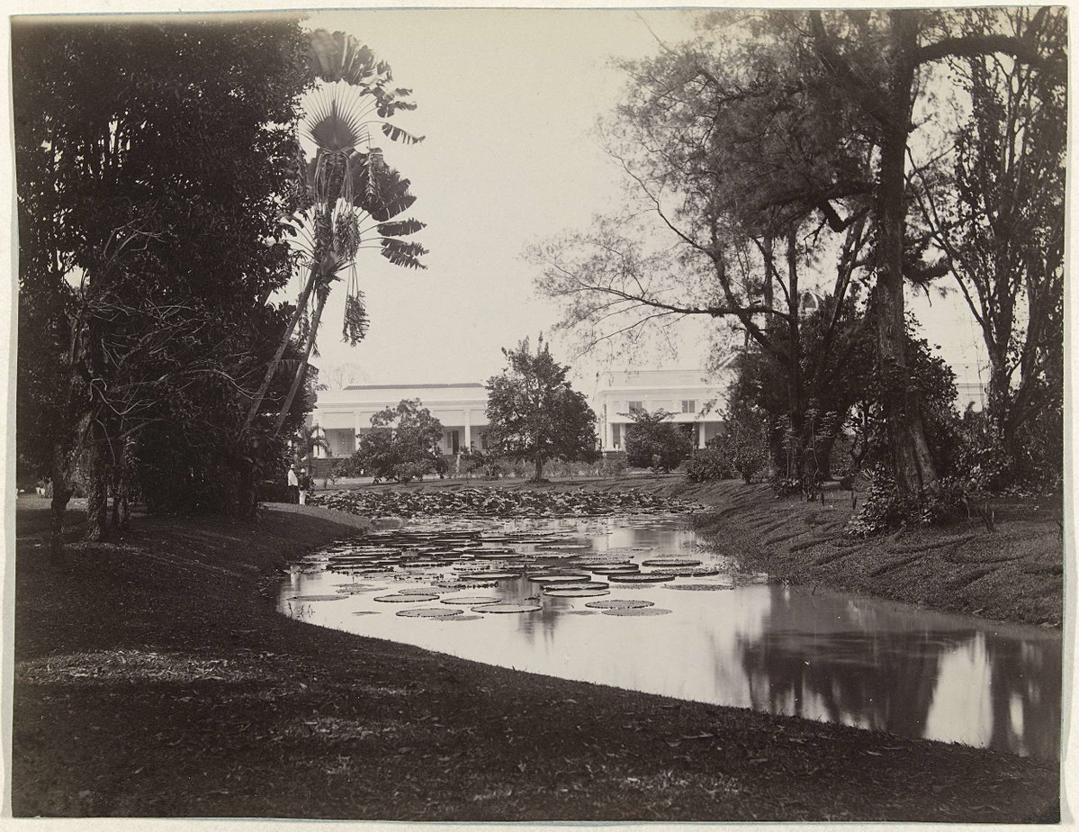 EU: Gouverneurspaleis met vijver in Buitenzorg (1900), Bogor, Indonesia, 1900