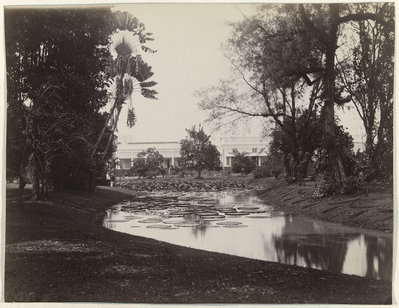 EU: Gouverneurspaleis met vijver in Buitenzorg (1900), Bogor, 1900