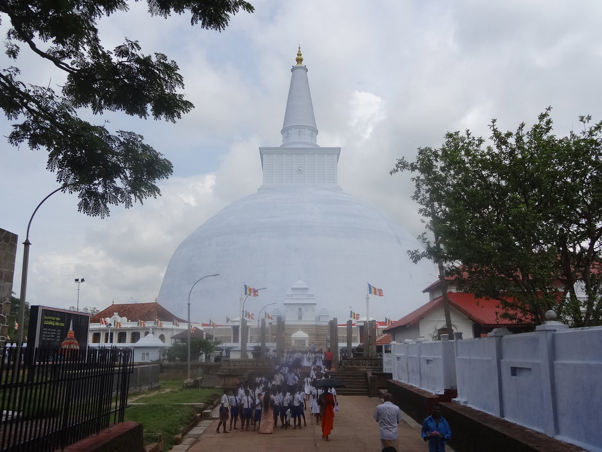Ruwanwelisaya Stupa 06, Anuradhapura, Sri Lanka, 2013