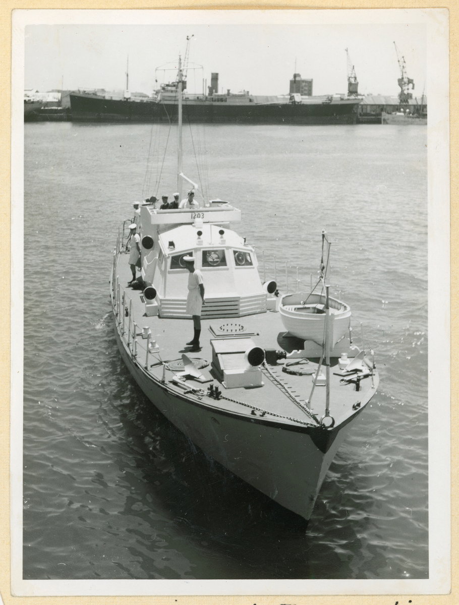 EU: Bilden visar båten med hamnlotsar i Sekondi-Takoradi. (1948), Sekondi-Takoradi, Ghana, 1948