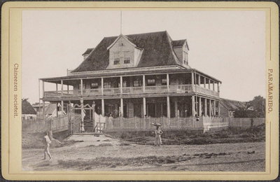 EU: Exterieur van de Chinese Sociëteit in Paramaribo (1910), Paramaribo, 1910