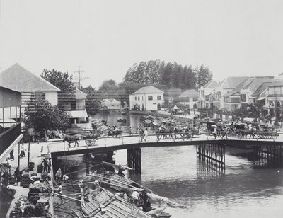 COLLECTIE TROPENMUSEUM Karren rijden over de Roode Brug Soerabaja TMnr, Surabaya, 1910