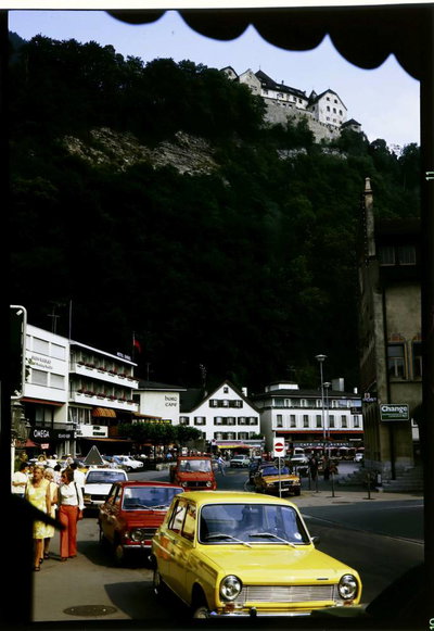 EU: Vaduz: Fremdenindustrie, mit Schloss (1974), Vaduz, 1974