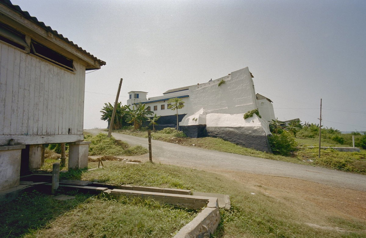 EU: Overzicht rechter zijgevel (2000), Sekondi-Takoradi, Ghana, 2000