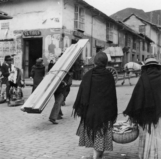 EU: Plank-bearers, often seen in Bogotá streets. At all, human power was used a lot for transport. Bogotá in July 1935 (1935), Bogotá, Colombia, 1935