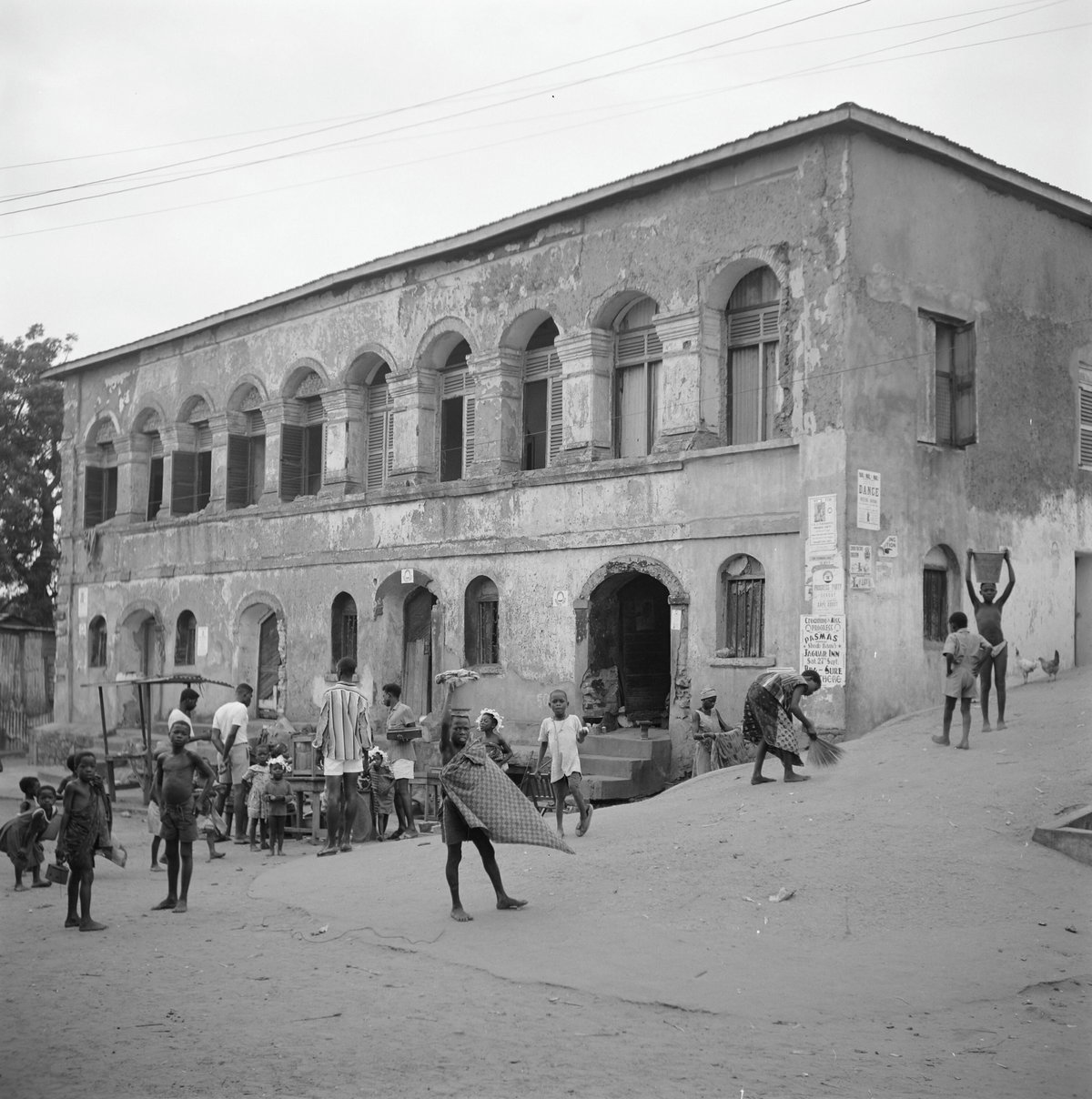 Stadhuis Lime Street, voorgevel - - RCE, Elmina, Ghana, 1969