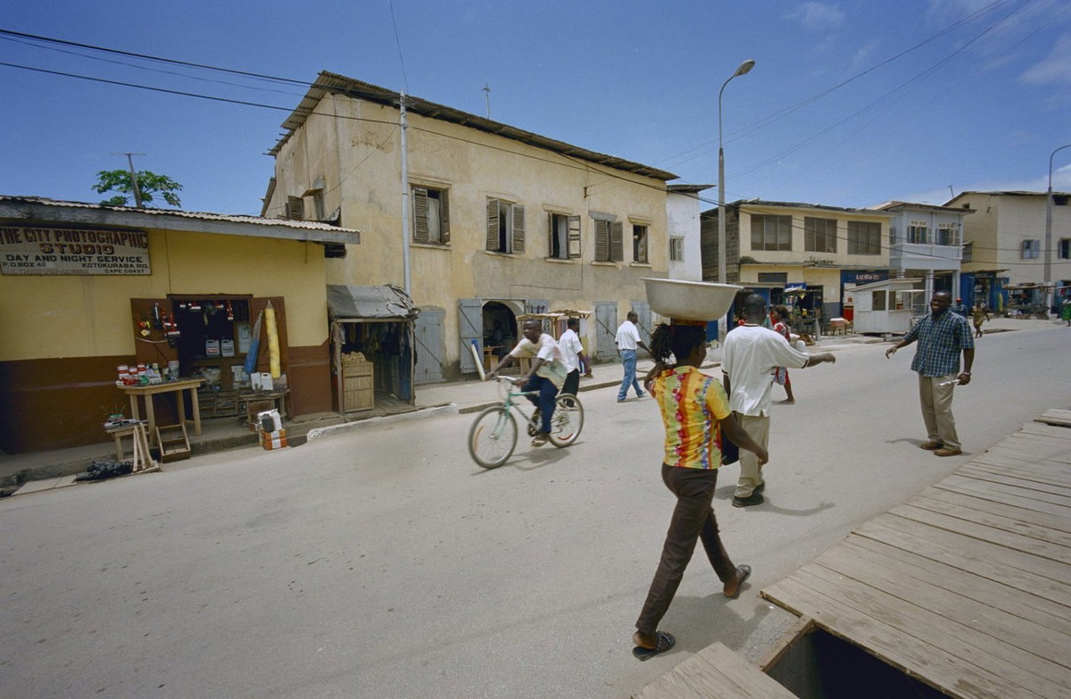 EU: Overzicht - City Photographic Studio street, Cape Coast (2002), Cape Coast, Ghana, 2002