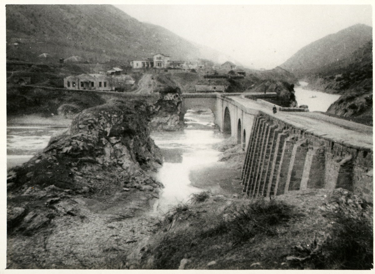 EU: Bro i Mtskheta över floden Terek längs Grusinska härvägen, Kaukasus. (1898), Mtskheta, Georgia, 1898