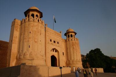 Alamgiri Gate - side view, Lahore — photos through time