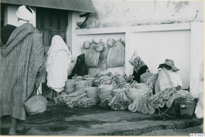 EU: affär, försäljare, korg, fotografi, photograph (1949), Essaouira, 1949
