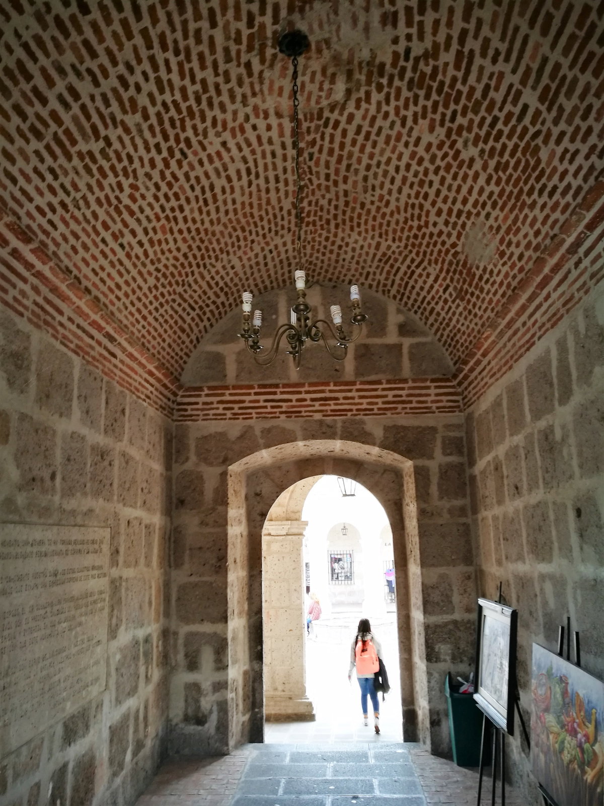 Entrada del claustre de l'església dels jesuites d'Arequipa, Arequipa, Peru, 2017