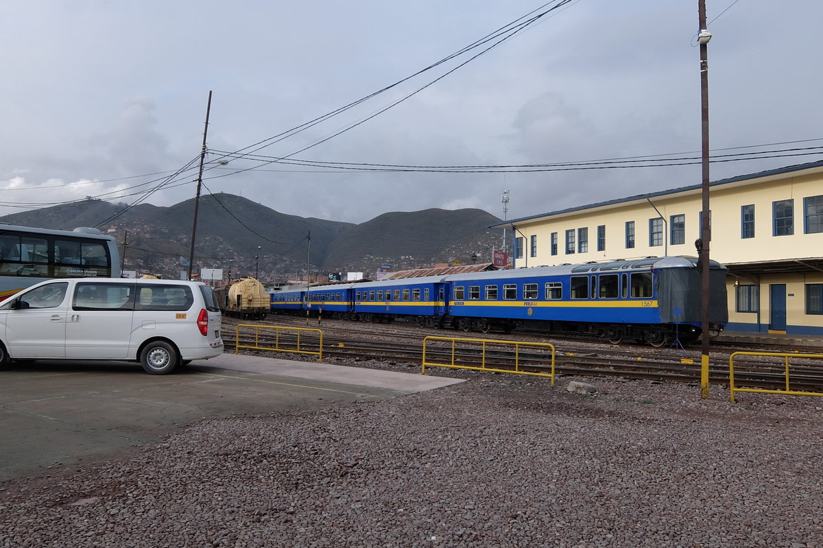 Inside Wanchaq station.jpg 02, Cusco, Peru, 2017