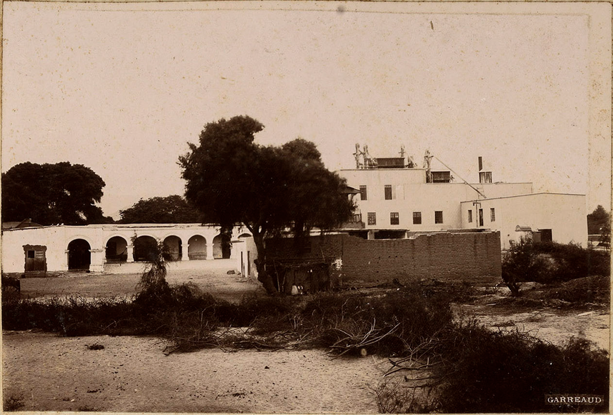 N° 476. Trujillo, Vista de la fábrica y del molino, Trujillo, Peru, 1900