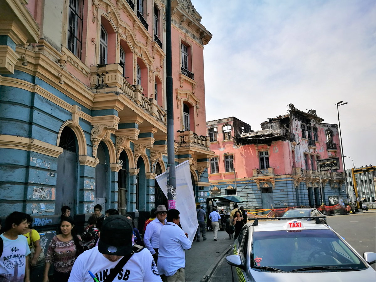 Edifici de la Plaza Dos de Mayo de Lima el febrer de 2017 03, Lima, Peru, 2017